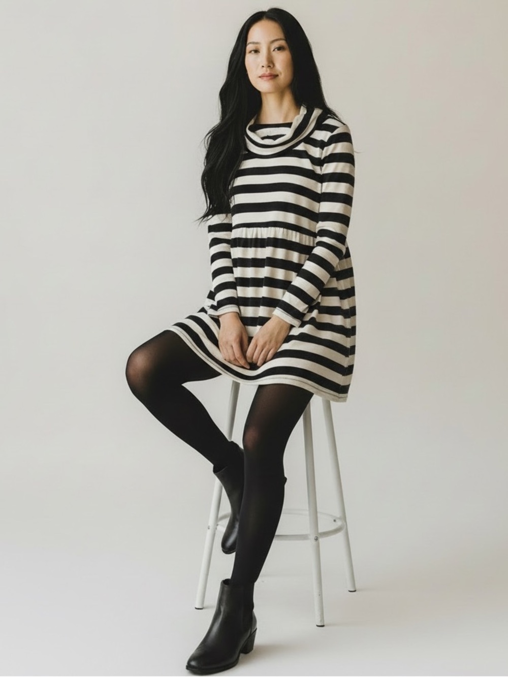 Forever 21 Black/Cream Long Sleeve Sweater Dress Size M